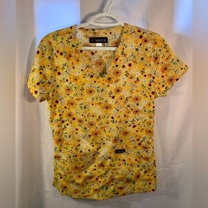 Koi Basics Nurse Scrubs Top Women's XS Yellow Ladybugs Dragonflies V-Neck Scrub